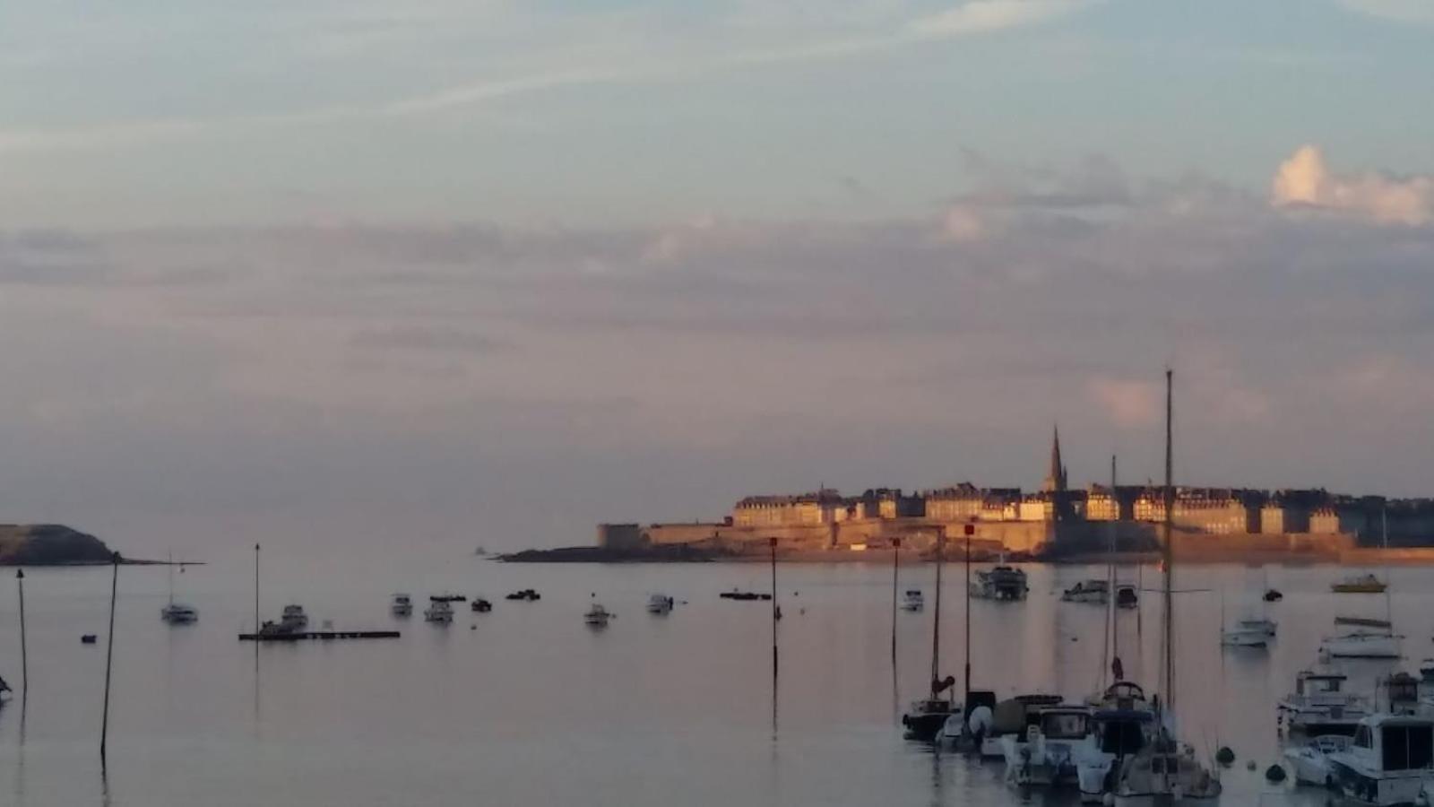 Loft Atypique Hyper Centre A 5Mn A Pied De La Plage De L'Ecluse 2 A 8 Personnes Dinard Exterior photo